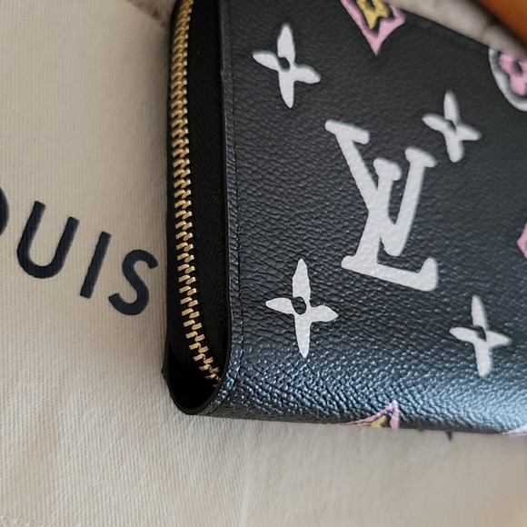 Louis Vuitton Wild at Heart Large Black Monogram Giant Flower Zippy Wallet - Picture 6 of 16